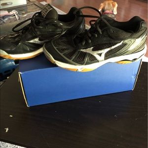 Mizuno Wavelightening Volleyball shoes